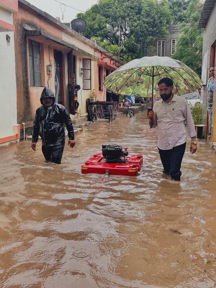 पाणी उपसा पंपासह पाहणी