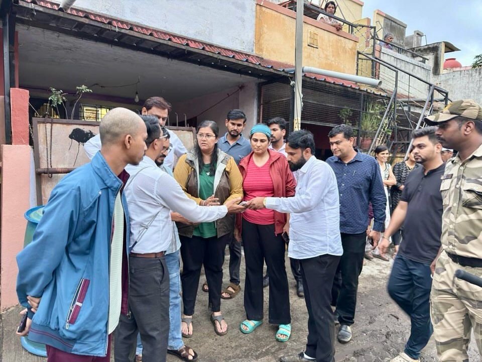 पोलीस बंदोबस्तासह पाहणी