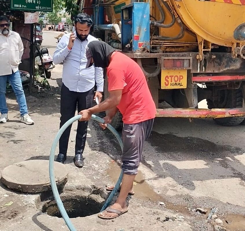 ड्रेनेज सफाई कार्य