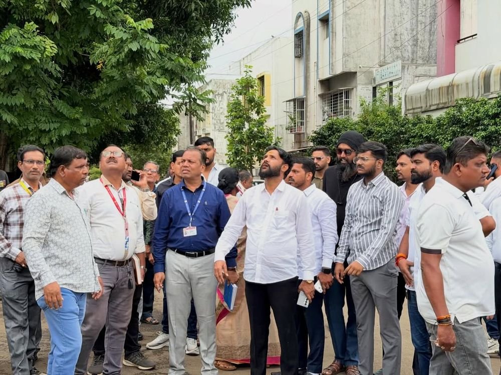 फ्लोटन पंपाच्या साह्याने पाणी उपसा कार्य पाहणी